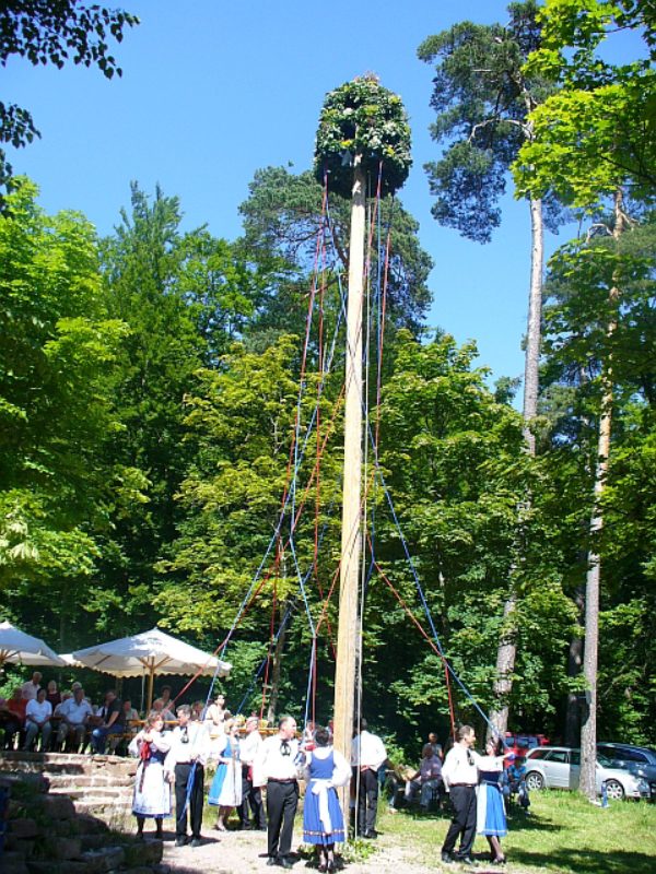 Kronenfest der Kreisgruppe Lrrach: Bndertanz ...