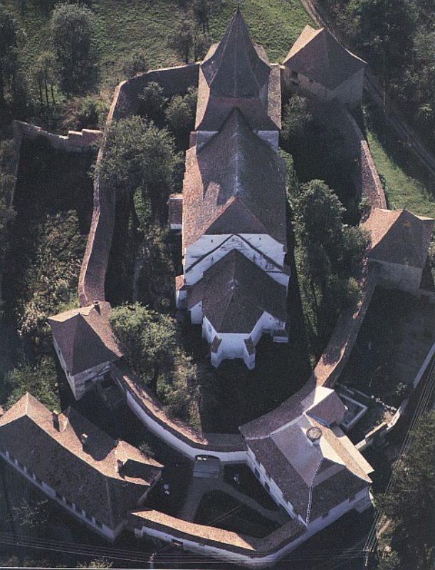 Kirchenburg Radeln. Foto: Georg Gerster ...