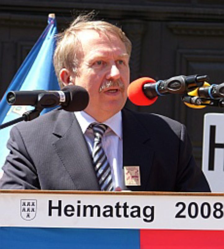 Kultusminister Helmut Rau whrend seiner ...