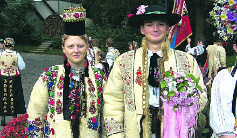 Beim Heimattag in Wels: Brautpaar aus Waltersdorf ...