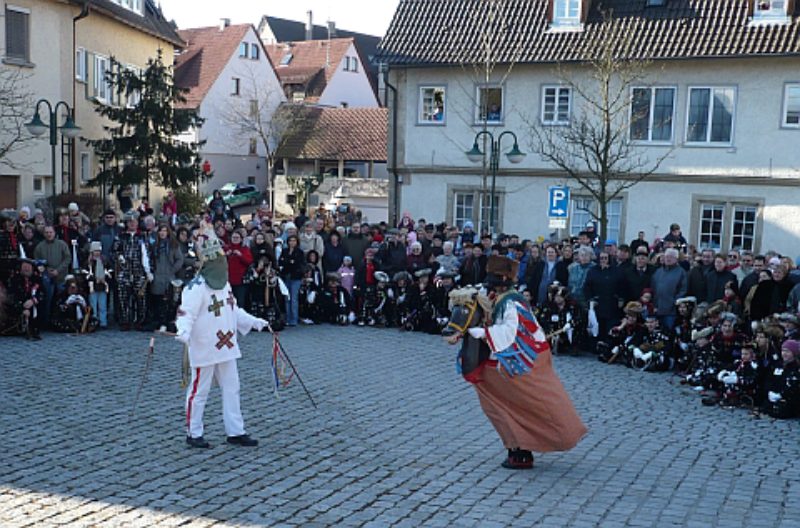 Schneidertanz im ueren Schlosshof in ...