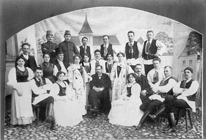 Die Zeidner Theatergruppe fhrte 1910 das Stck ...