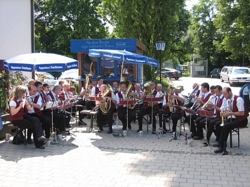 Die Zeidner Blasmusik unter der Leitung von ...