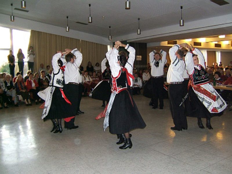 Die Siebenbürgisch-sächsische Tanzgruppe ...