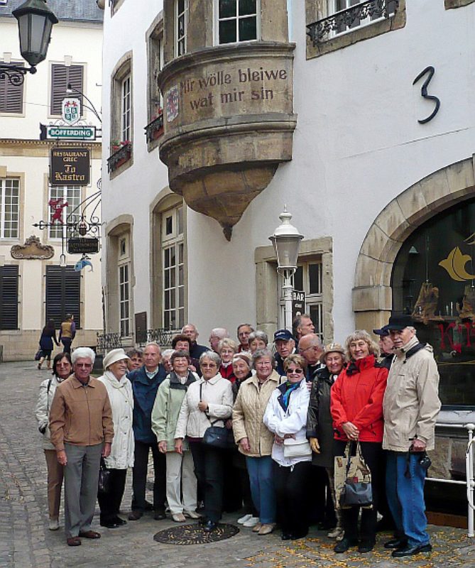 Reisende der Kreisgruppe Bonn vor dem Luxemburger ...