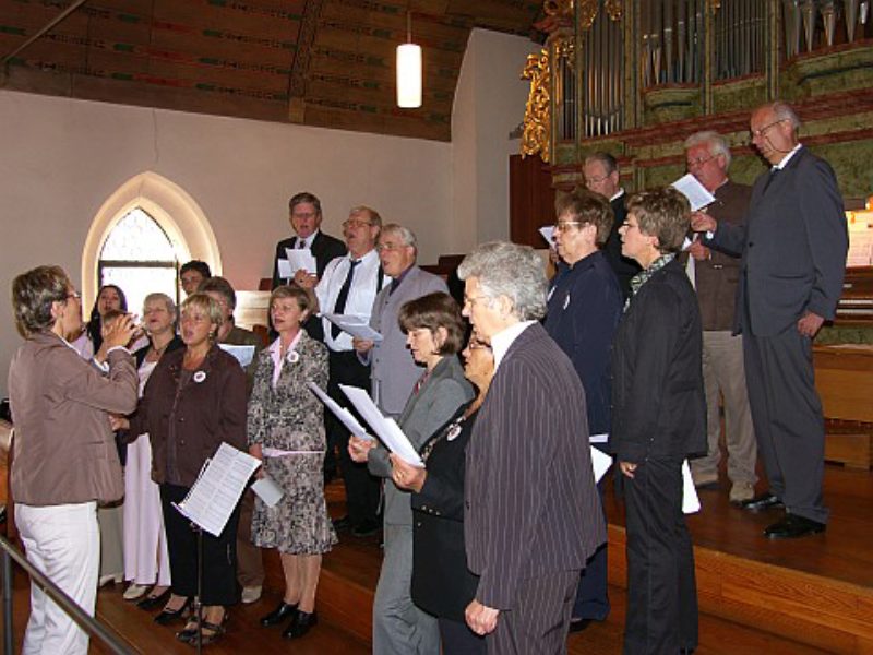 Der Kirchenchor Brenndorf unter der Leitung von ...