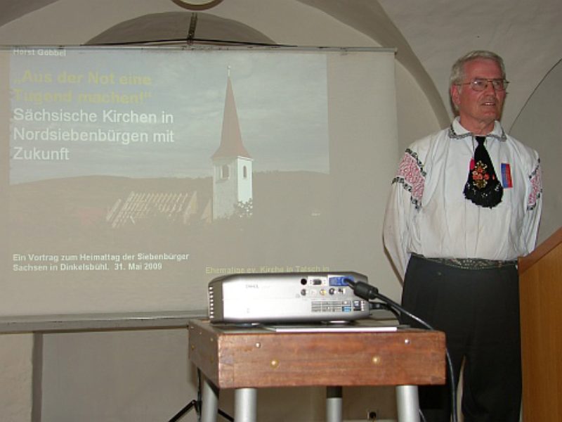 Horst Gbbel bei seinem Vortrag im Konzertsaal in ...