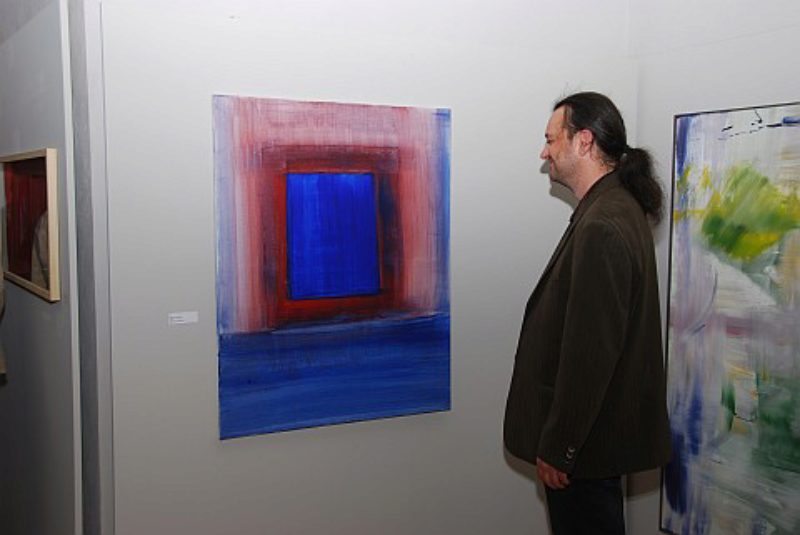 Marc Helm in seiner Ausstellung „Gegenstze. ...
