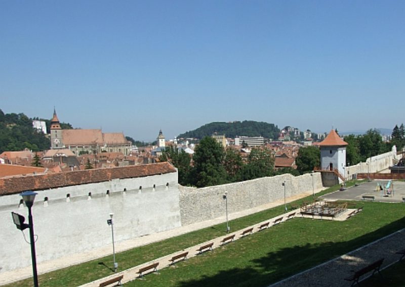 Kronstadts alte Stadtmauern und Trme wurden ...