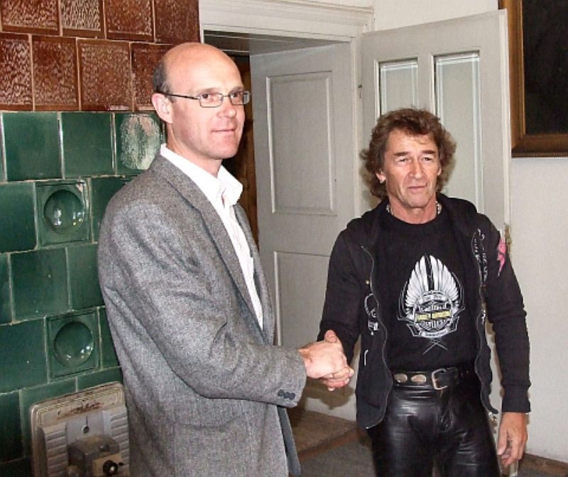 Peter Maffay (rechts) und Bezirksdechant ...