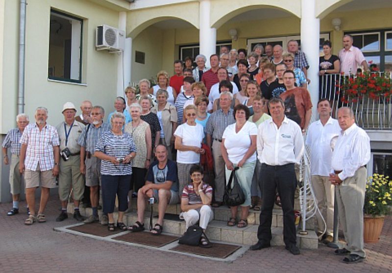 Die Reisegruppe vor der Evangelischen Akademie in ...