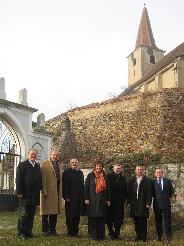 Die Delegation besuchte die Kirchenburg in ...