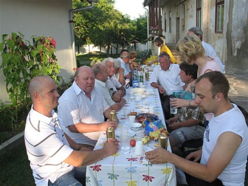 Gentliches Beisammenseim im Garten des ...