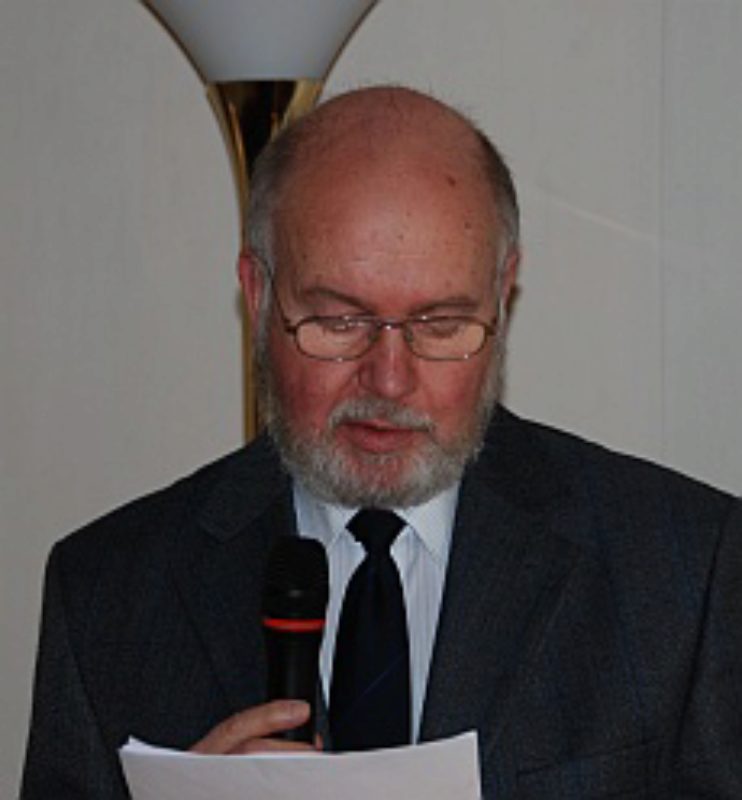 Prof. Dr. Horst Schuller bei seinem Vortrag in ...
