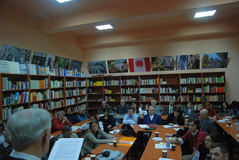 Aufmerksame Tagungsteilnehmer beim Vortrag von ...