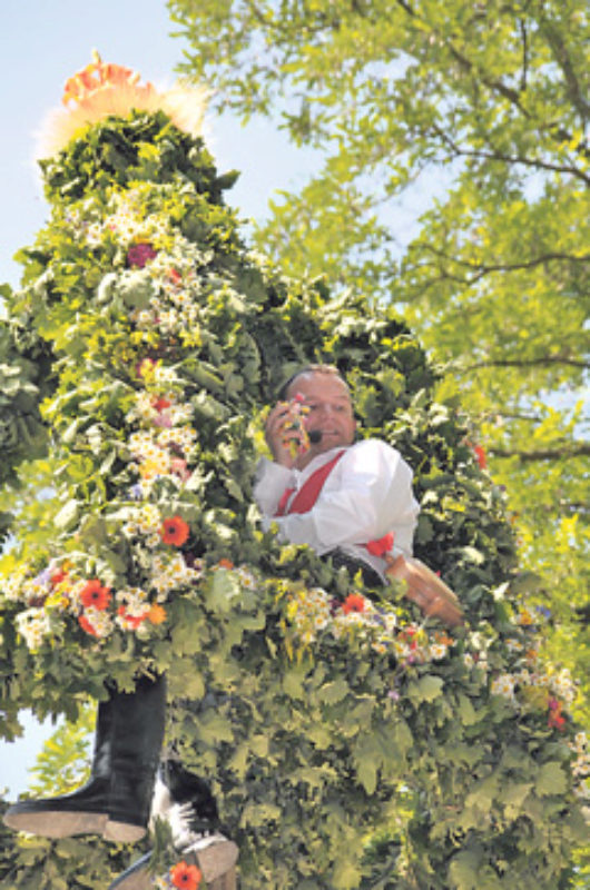 Kronenfest in Herzogenaurach: Altknecht Harald ...