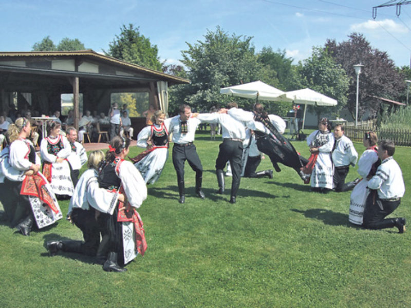 Die Tanzgruppe Aschaffenburg unter Leitung von ...