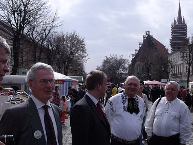 Ostermarkt vor der Stadtpfarrkirche: Horst ...