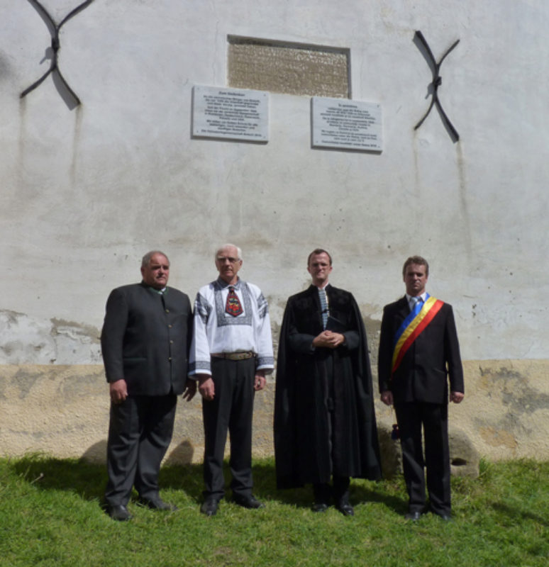 Enthllung der Gedenktafeln in Botsch, von links: ...