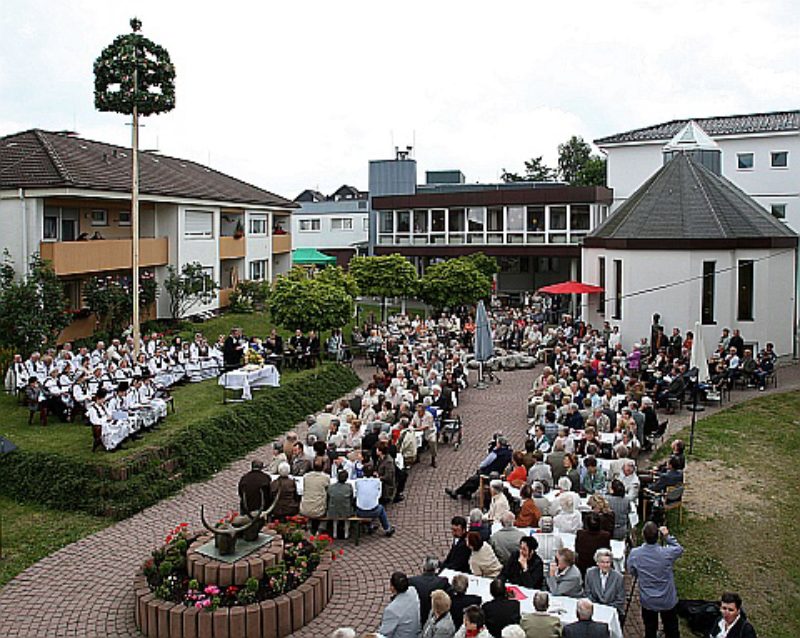 Im „Robert-Gassner-Hof“, dem Innenhof des Hauses ...