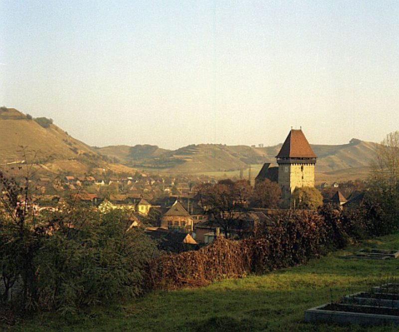 Eibesdorf: typische Einbettung der Kirchenburg in ...