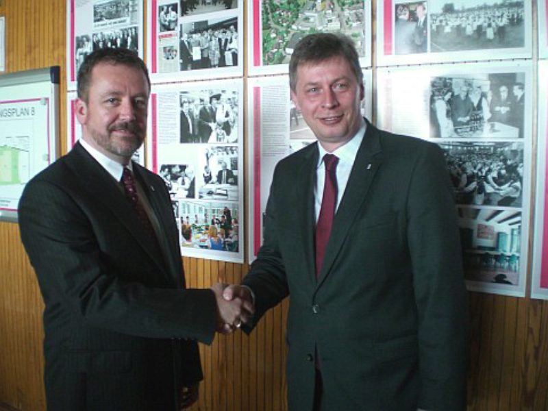 Der Bundesvorsitzende Dr. Bernd Fabritius und ...