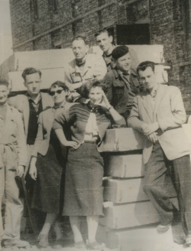 Grete Loew (Mitte) mit Arbeitskollegen auf der ...