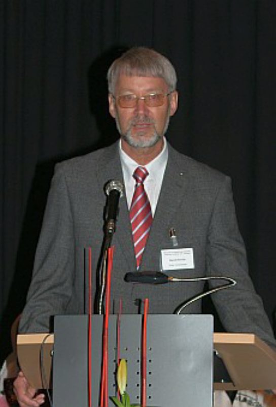 Berndt Schtz, 1. Vorsitzender des Hilfsvereins ...