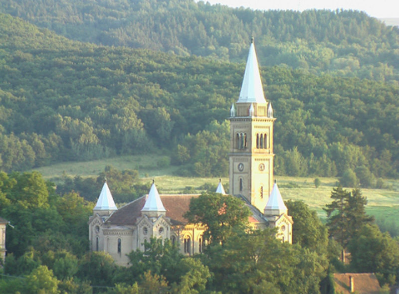 Die renovierte Kirche in Hamlesch zur ...