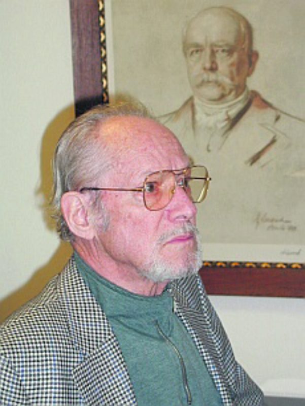 Der Schriftsteller und Publizist Hans Bergel. ...