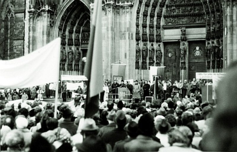 Grodemonstration gegen die Rckzahlung der ...