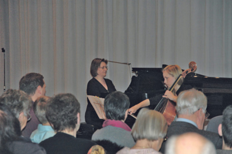 Erffneten das Konzert mit Barockmusik: Elisa ...