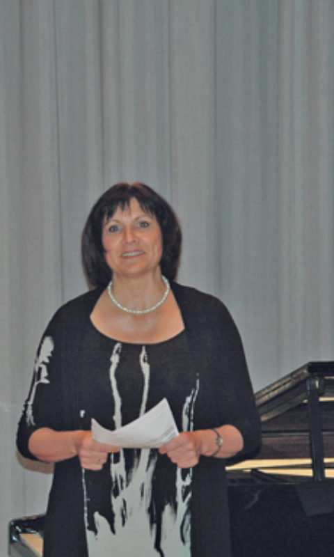 Die Moderatorin Annette Kniges. Foto: G. Roth ...