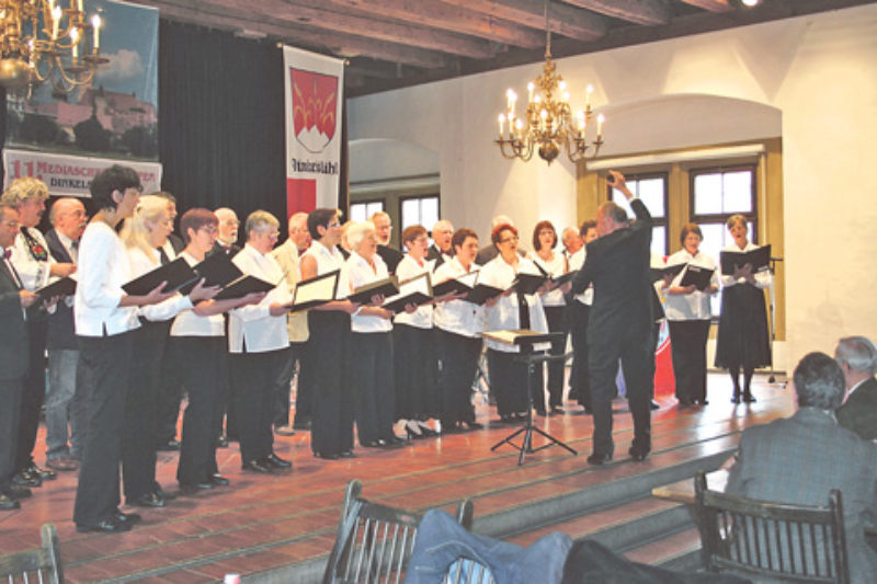 Der Leberchor, dirigiert von Hans Leber, beim ...