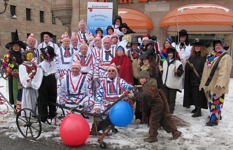 Nsner Premiere: Gruppenfoto beim Faschingslauf ...