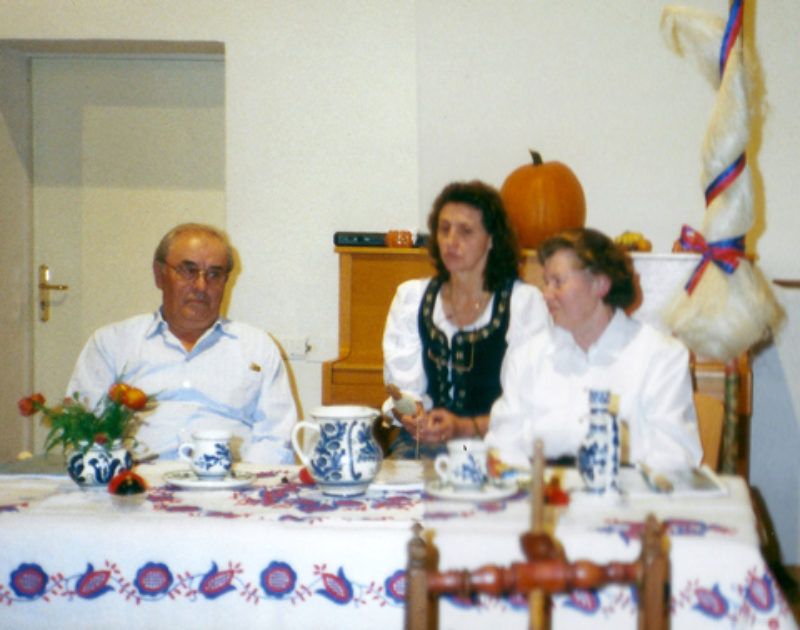 Marianne Liebhart (Mitte) mit Anna und Michael ...