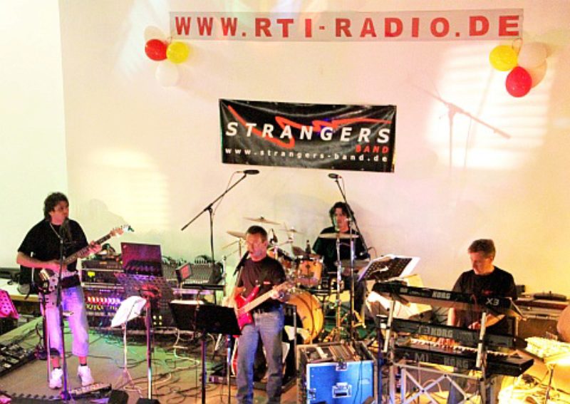 Die Strangers-Band beim RTI Musik- und Kulturfest ...