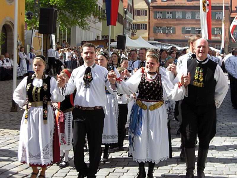 Die Jugend dominierte am Pfingstsonntag den Platz ...