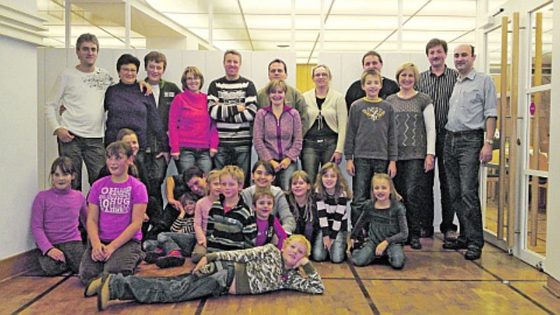 Eltern und Kinder der Kindergruppe Stuttgart beim ...