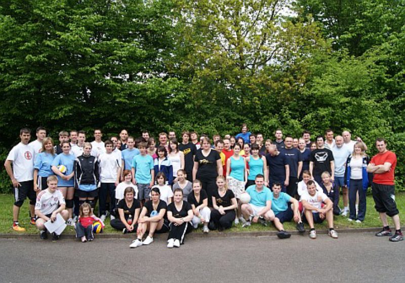 Die Teilnehmer des Volleyballturniers 2010 in ...