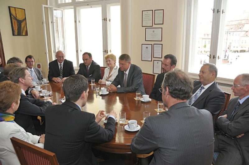 Außenminister Guido Westerwelle (links) führte ...