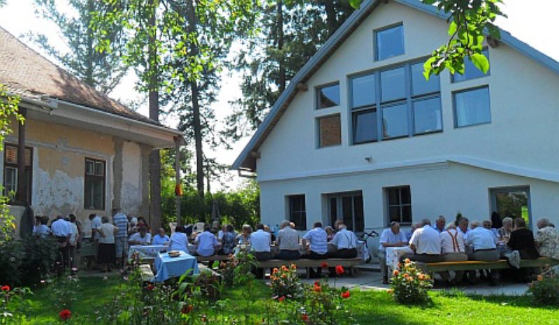 Viertes Heimattreffen im Garten des renovierten ...