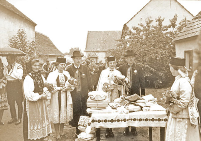 Gabentisch fr Dieter und Klara Kreisel im Juni ...