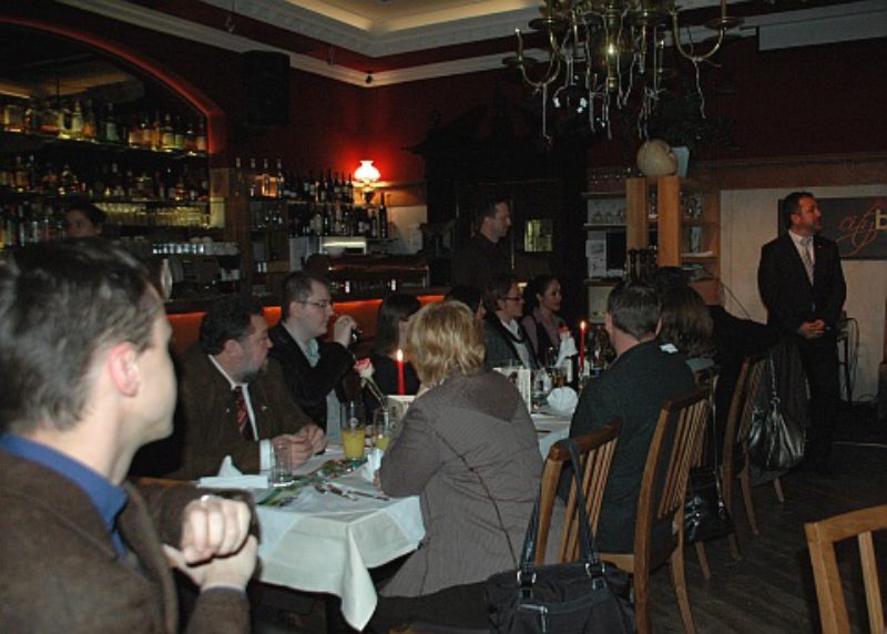 Dr. Bernd Fabritius begrt die Gste bei der ...