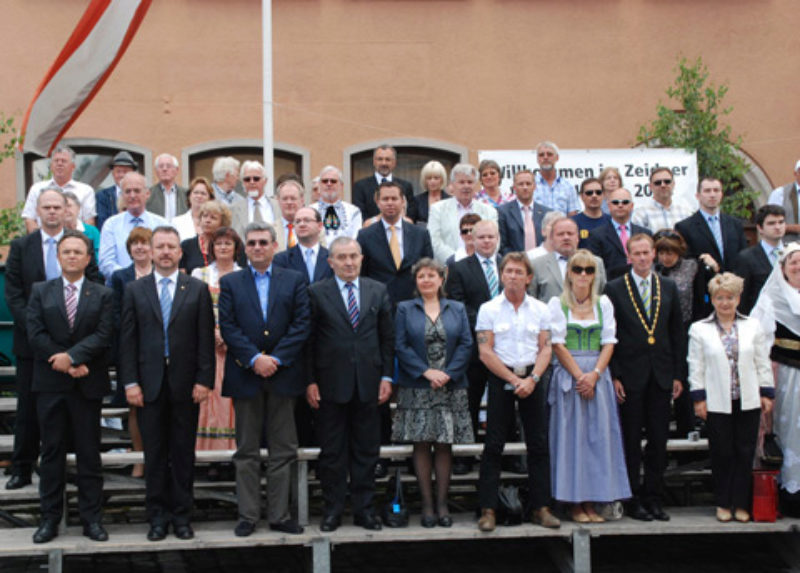 Ehrengste auf der Festtribne in Dinkelsbhl, ...