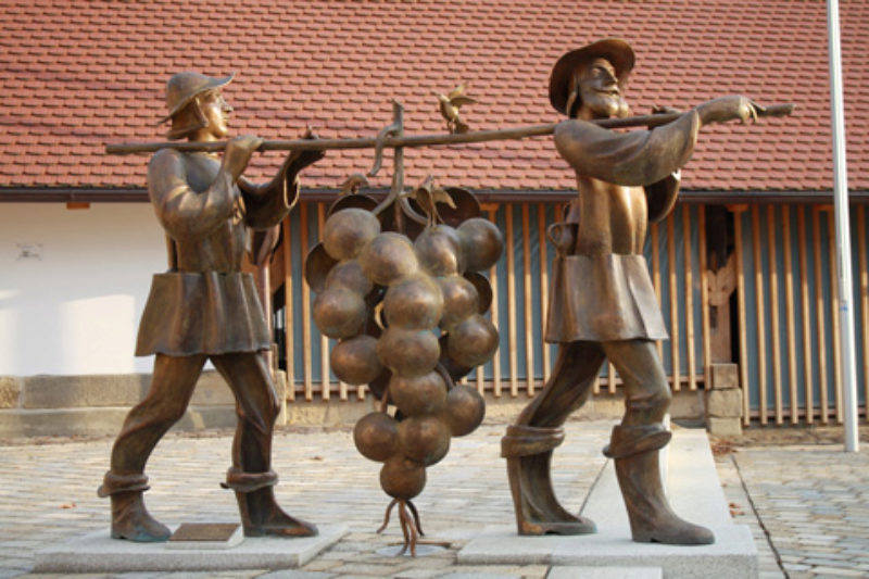 Die auf dem Festplatz von Linsenhofen ...