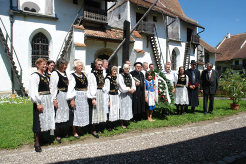 Kranzniederlegung am Heldendenkmal in der ...