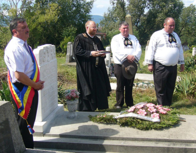 Kranzniederlegung im Deutschpiener-Friedhof, ...