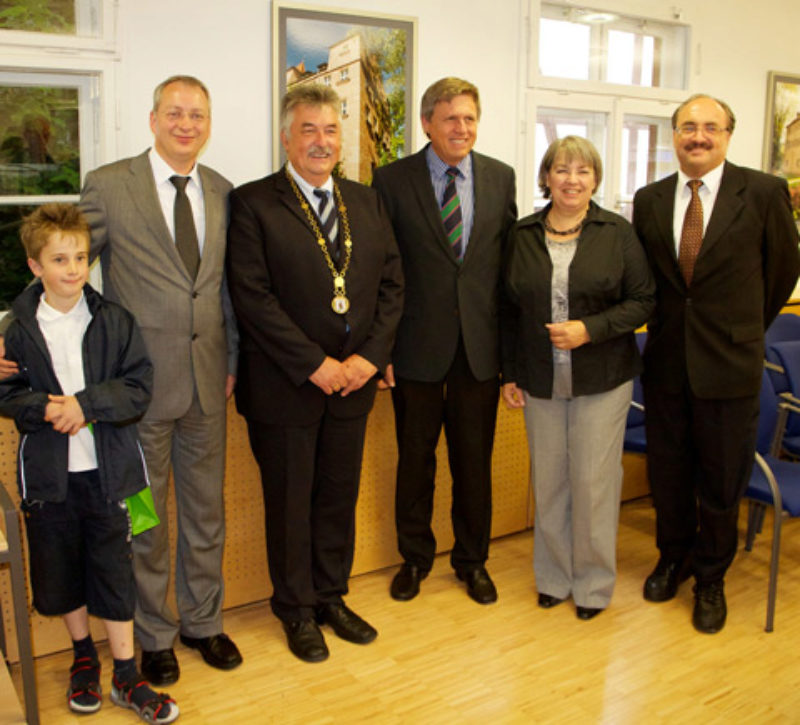 Feierten im Feuchter Rathaus das 40-jhrige ...