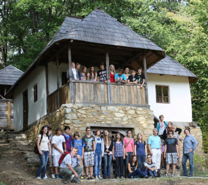 Gruppenbild im Freilichtmuseum bei Hermannstadt ...